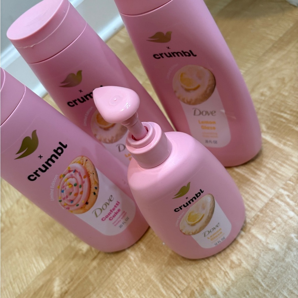 Crumbl Pink Body Wash Set